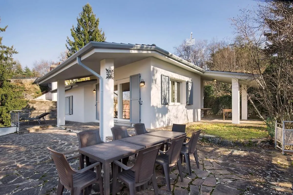 Villa Elisabetta-Tranquilla Con Vista Lago San Zeno di Montagna 0*,