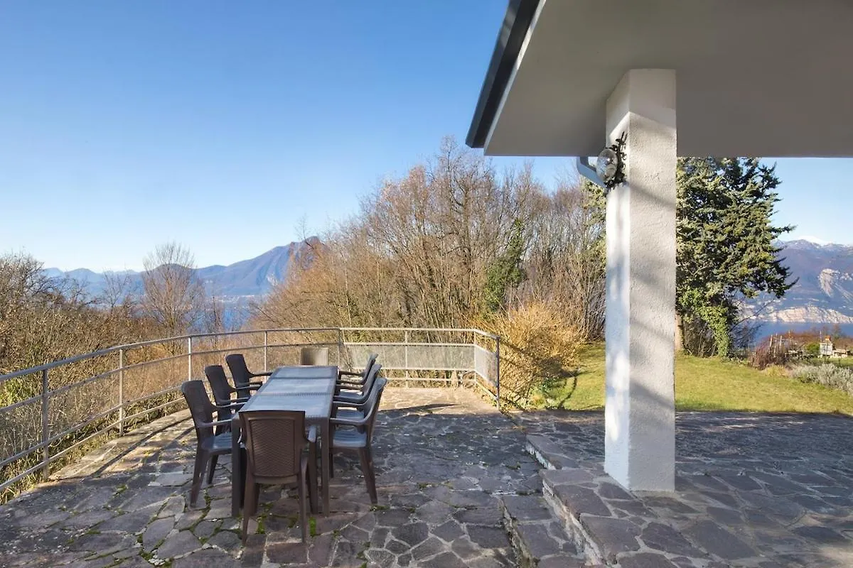 Villa Elisabetta-Tranquilla Con Vista Lago San Zeno di Montagna Italy